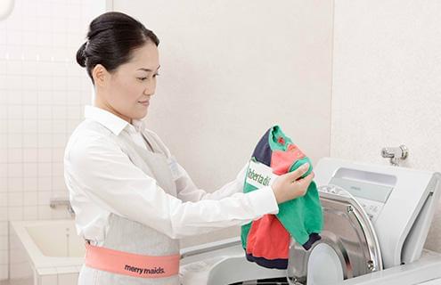 ダスキン・高齢者のお手伝いアルバイト募集！生駒市直行直帰＜資格不要＞ダスキン・ケアスタッフ（高齢者の家事手伝い、見守り、介護等）