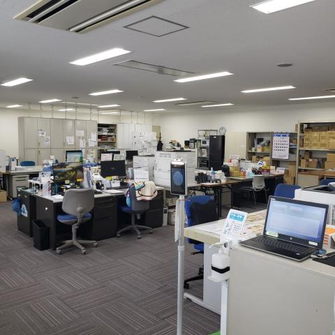 【事務】★土日祝休み★年2回賞与あり★社員転換制度あり★化粧品を取り扱う事務スタッフ