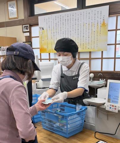 ときがわ町で人気の「おとうふ屋さん」で働こう♪土日祝で働ける学生さん大歓迎！配送スタッフも募集中★［1］店舗販売スタッフ
［2］ドーナツ製造/とうふ製造補助スタッフ
［3］配送スタッフ