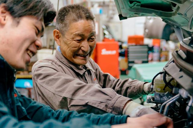 当社は運輸局指定の民間車検工場!安心&安全のカーライフのために丁寧な車検・整備を行っています。