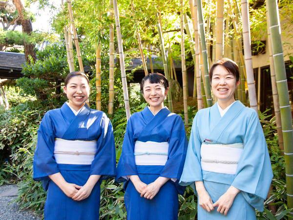 ＜主婦活躍中＞未経験スタート、ブランクある方もOK　丁寧なサポートがあるので安心して始められます。ホールスタッフ