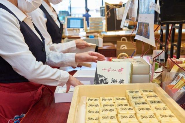 人気の夏の短期バイト!和菓子の販売スタッフ!Wワークとしても最適です!