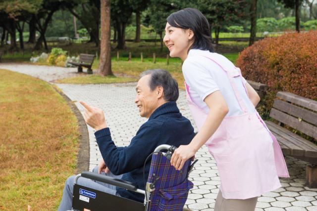 ＼介護職の転職応援！／ 派遣スタッフとして長期的に働ける方を募集中！ 【社保完備】【有休消化率バツグン！】【友人紹介サービス制度】【資格取得制度でスキルアップ応援！】