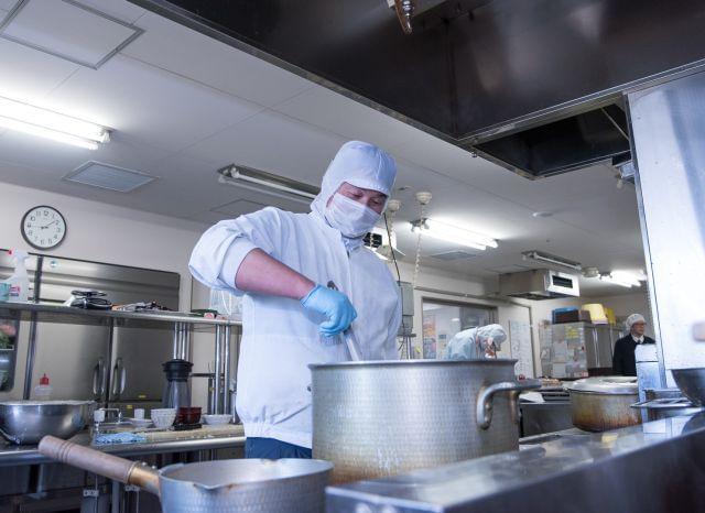 大量調理の中に美味しさを追及します!