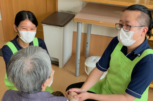 年齢や学歴、性別はいっさい問いません。
初任者研修があれば、ブランクのある方や未経験の方も歓迎します。