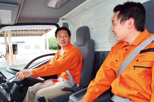 30〜40代の幅広い層の男女スタッフがメインで活躍中。活気ある職場であなたもチャレンジしてみませんか