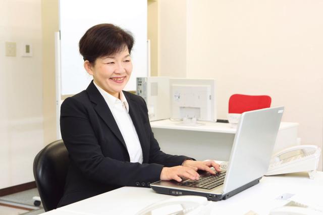 職場は「西台駅」「高島平駅」より徒歩10分。
車での通勤はできません。