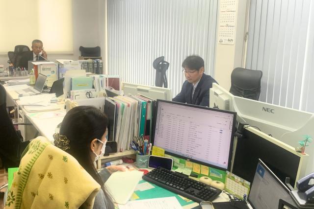 インタビューつづき／どうやって不安を克服し、どんなやりがいを感じているのでしょうか！？※写真は事務所風景