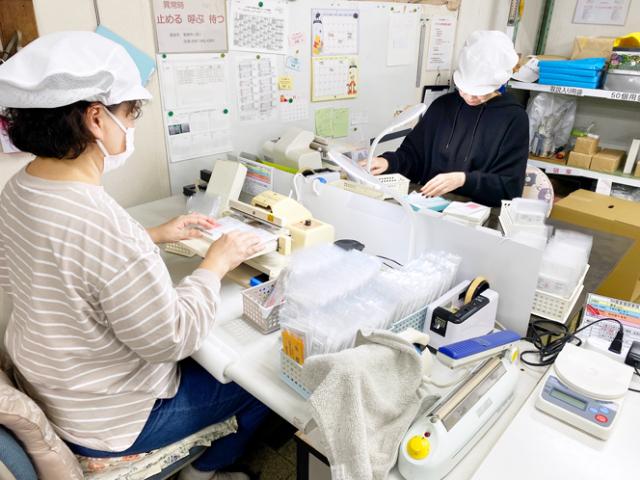 40代〜50代中心の女性スタッフ活躍中！
何でも相談がしやすい環境です！
パートさんの定着率も◎