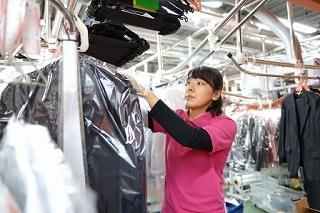 老若男女問わず、さまざまなお客様が来店されるクリーニング店で働きませんか?