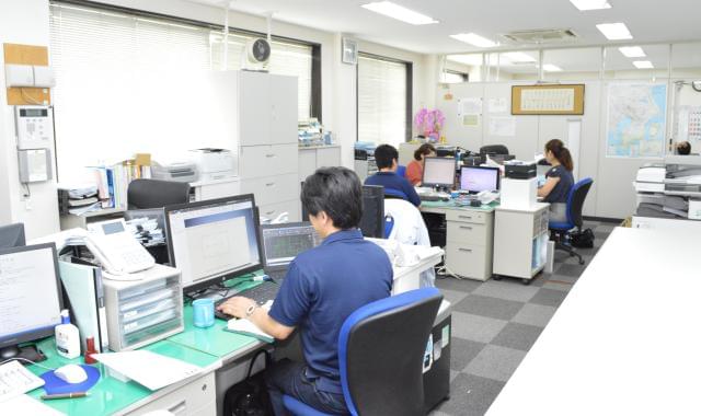 省力自動化機器や空油圧機器の販売を行う当社。
オフィス内は明るく清潔。仕事に集中しやすい環境です。