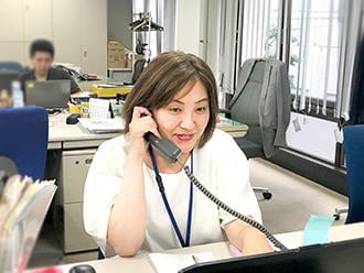 明るく、働きやすい職場です!一緒に働くスタッフは10名程度で、30〜50代が中心です。