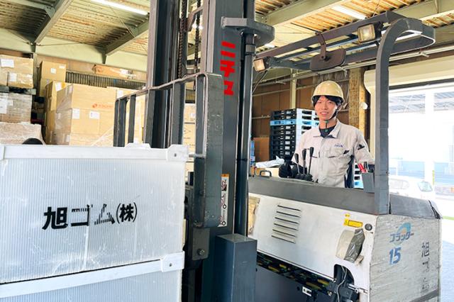 リフト免許の無い方やブランクのある方も歓迎
まずはピッキングからスタートしてください