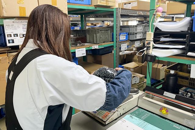 【仕分・ピッキング】週3日〜5日勤務で相談OK◇社会保険加入・扶養控除内勤務どちらもOKですゴム製品の仕分・ピッキングスタッフ