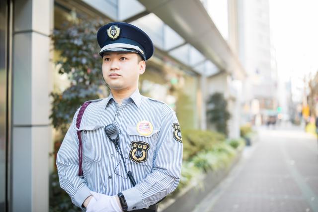 未経験から活躍できる施設警備。10代〜60代まで幅広い年代が在籍しています。