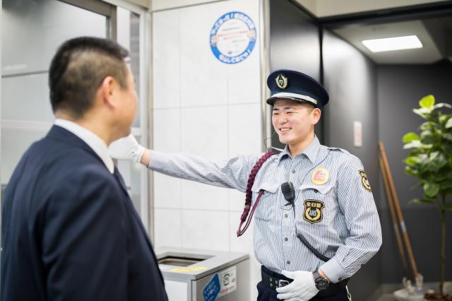 未経験から活躍できる施設警備。10代〜60代まで幅広い年代が在籍しています。