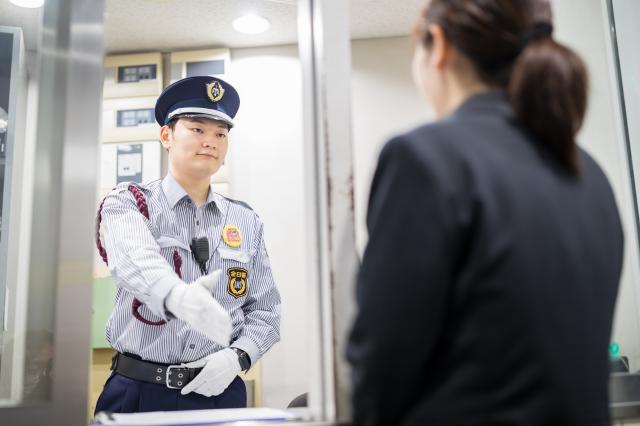 「人や社会の安心・笑顔に貢献したい」「イチから警備の仕事にチャレンジしたい」そんなあなたはぜひ！