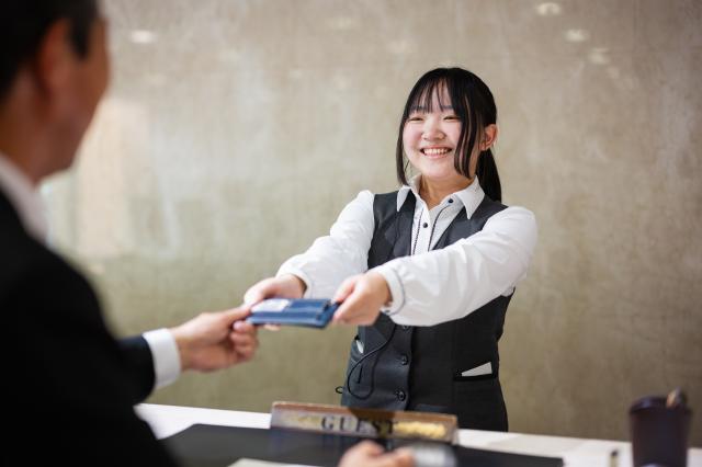 ＜フロント＞未経験歓迎！　全ホールから富士山を望めるゴルフ場でのびのびと活躍しませんか？フロントスタッフ