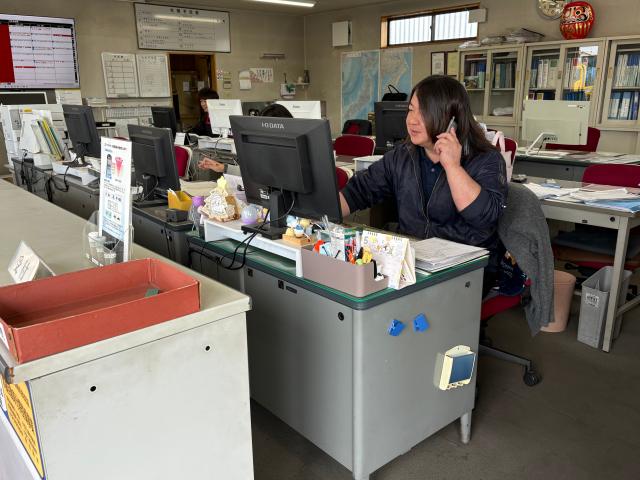 風通しが良く、個人の意見が仕事に反映させやすい社風の当社。
密にならないオフィス環境も整えております。