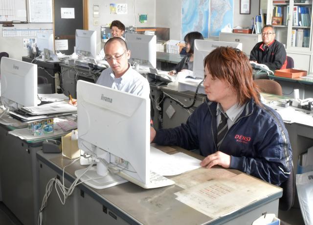 風通しが良く、個人の意見が仕事に反映させやすい社風の当社。
密にならないオフィス環境も整えております。