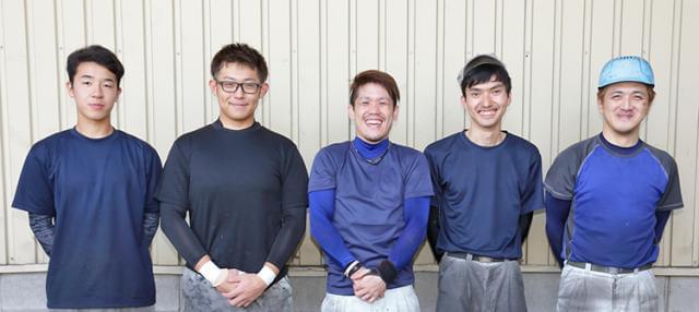 中心となって活躍するのは20代・30代の若いスタッフ。一人ひとりがイキイキと働く、活気あふれる職場です。