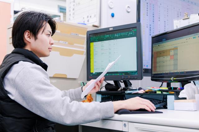 ▼現役スタッフに聞いてみました
「カタチに残るシゴトです」（Aさん／入社1年）