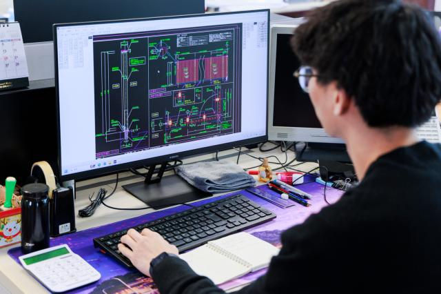 OJT研修でイチから学べる体制が整っています。業界の知識、業務の流れは焦らず覚えていけば大丈夫です。