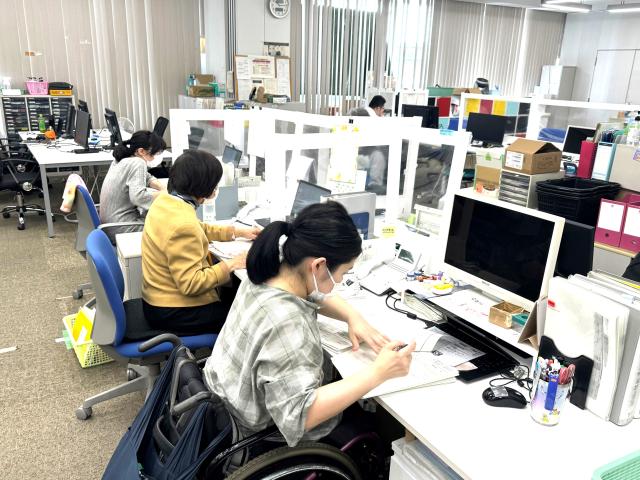 NTTグループの充実した福利厚生あり!
土日祝休みの週休2日制勤務と、安心環境が整っています。