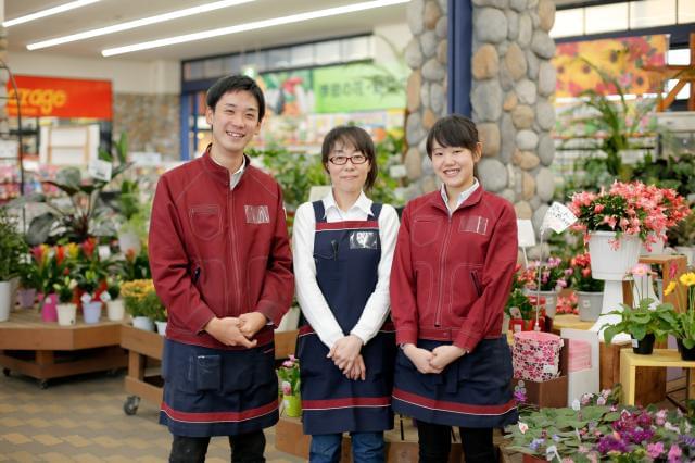 地元で昔から親しまれている店舗です！笑顔あふれる職場で、パート社員さんの定着率抜群♪仕事帰りにお買いものもできて便利ですよ〜