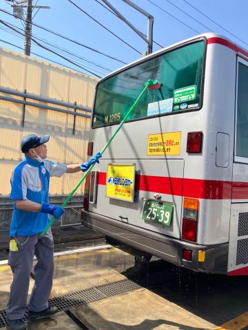 【青葉台駅】バス清掃スタッフ募集｜平日のみ・週5日勤務｜未経験歓迎｜バス好き歓迎交通バス清掃スタッフ