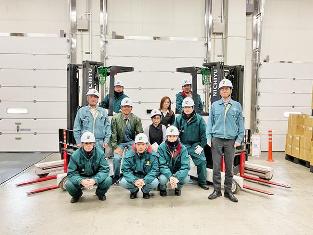 20代〜40代のスタッフ活躍中！温かくフランクな
社員が多くあなたもスグに仲間に加われますよ！