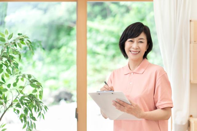 〜日勤フルタイム勤務〜安定の業界で働きませんか♪月収20万も目指せます！未経験から始める病院勤務◎リハビリ室サポートスタッフ／受付対応、患者様案内など