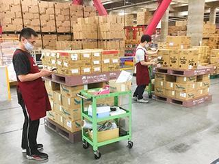 適度に体を動かすお仕事なので、
いい運動になりますよ♪
優しいスタッフに囲まれて楽しく働けます！