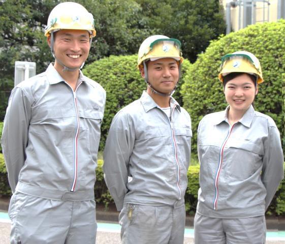 フォークリフトオペレーターは、物流を支える要として現場に不可欠な存在。やりがいも将来性もバツグン!