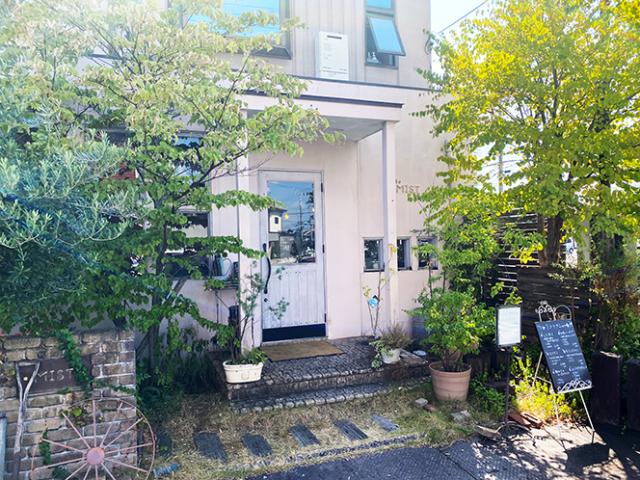 絵本に出てきそうなオシャレな佇まい♪
こだわりの空間でお客様に癒しをお届けしましょう。