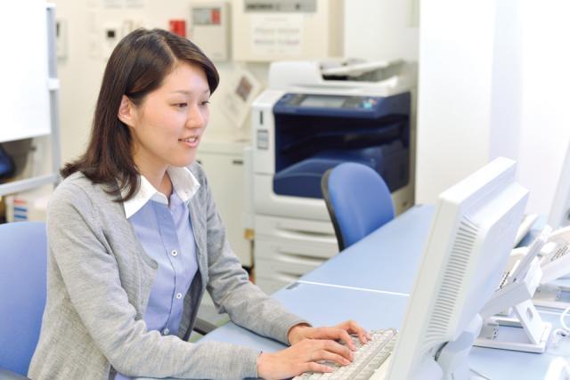 ある期間(入試、卒業式、入学式)は忙しくなりますが、業務的に落ち着く時期もあり、メリハリがあって気分転換しやすい職場ですよ。