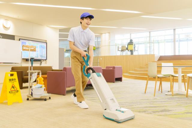 ビルやマンションをきれいに整える仕事｜週2〜OK、日給1.3万円で先輩と一緒に進める定期清掃スタッフビル・マンション等の定期清掃スタッフ