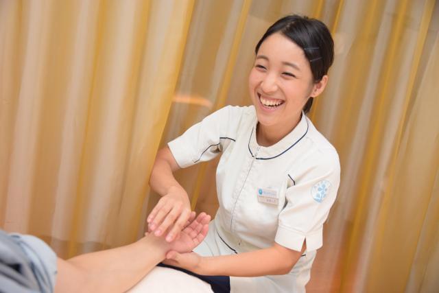 先輩セラピストの約9割が未経験からスタート!無料研修後は、厚生労働大臣認可組合の公認資格を取得できます