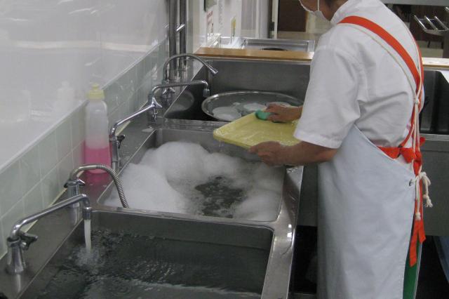 ≪八尾市本町≫【小学校の給食補助】◆平日のみ◆衛生研修も実施、安心の勤務！小学校内厨房での調理補助