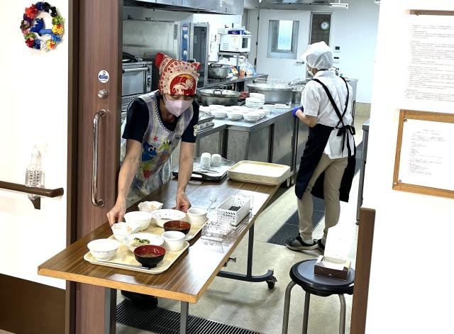 給食で利用者さんをサポートしてください！