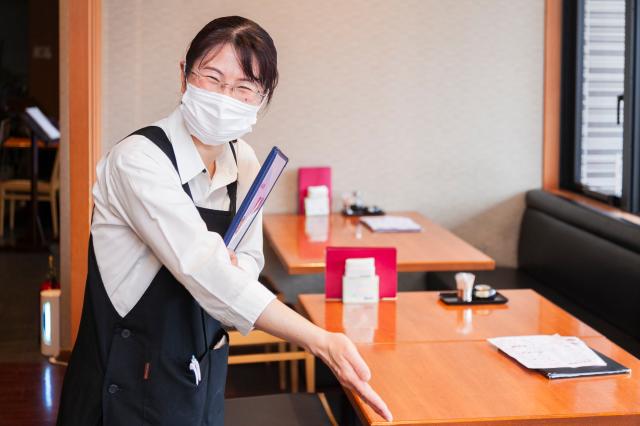 スタッフの声を大切にし、柔軟シフトで働きやすい環境です。家事や育児との両立も可能！未経験者も大歓迎◎ホールスタッフ