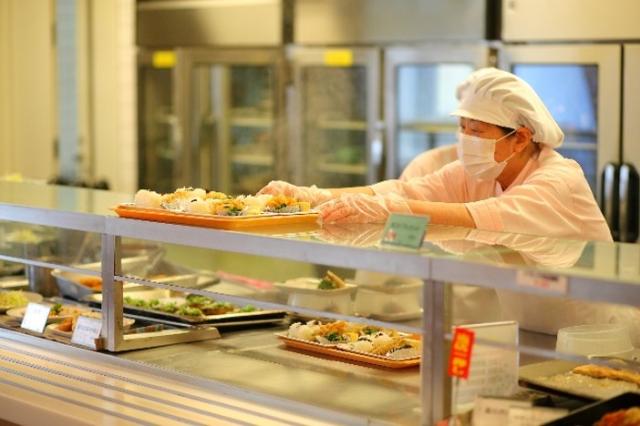 一冨士フードサービスが全国に展開する事業所の数は、 2500箇所以上。
官公庁・企業・学校・病院・福祉施設における給食サービスなど、みなさんの身近でフードサービスを中心に展開しています。