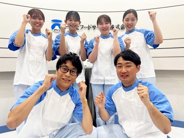 一冨士フードサービスが全国に展開する事業所の数は、2500箇所以上。
官公庁・企業・学校・病院・福祉施設における給食サービスなど、みなさんの身近でフードサービスを中心に展開しています。