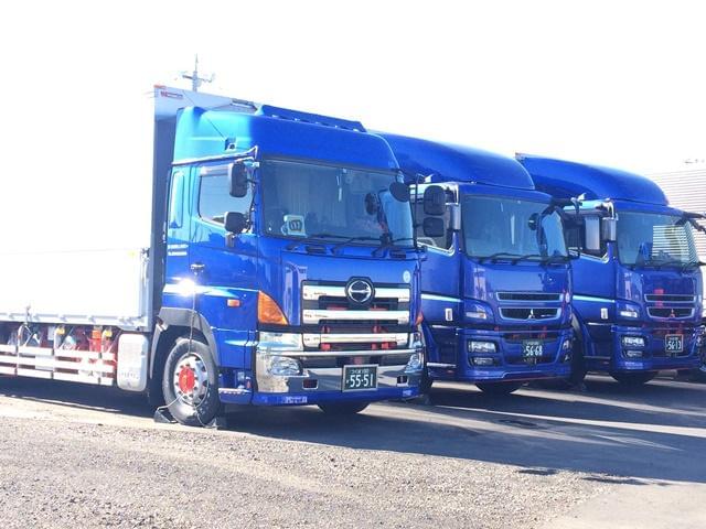 所有車両数は、設立3年目にして約60台!ピカピカのトラックがアナタの相棒です☆
