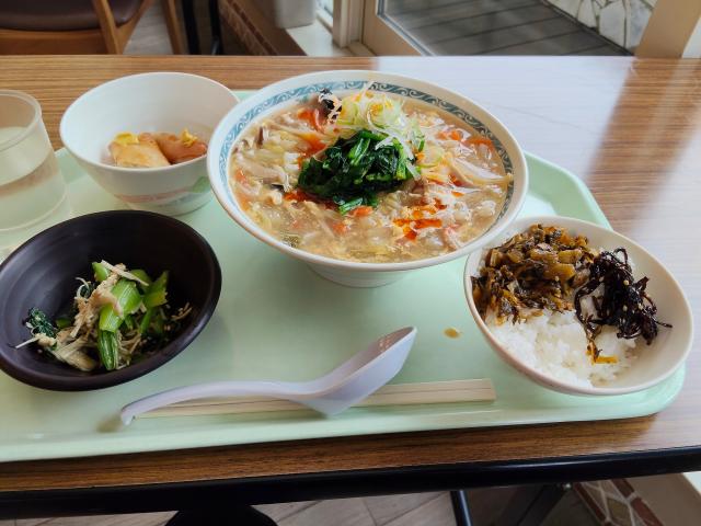 350円のボリュームランチ♪メニューも豊富でおいしく食べられます