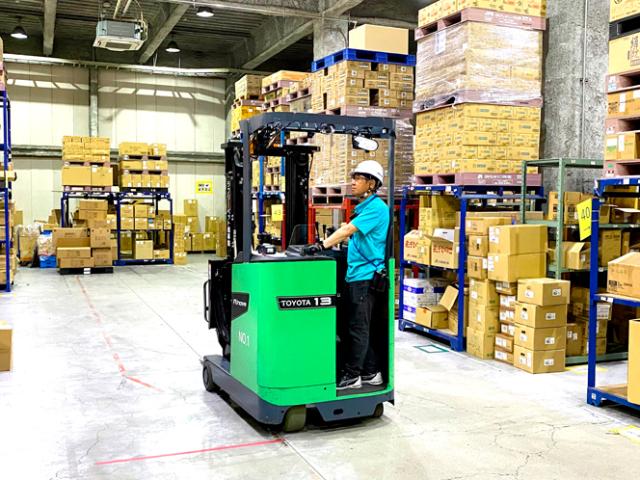 倉庫拡張につき大増員！ペット用品を扱う物流センターでの【リフト業務】30〜50代の男性活躍中◎倉庫内リフト作業