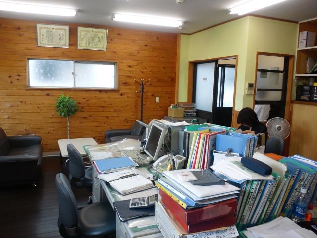 20代〜50代の幅広い年齢層のスタッフが活躍中！
みんなでサポートし合っています。