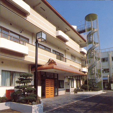 特養の介護スタッフ正社員募集中／夜勤手当や資格手当など手当多数／賞与年3回♪／月給30万目指せます！介護職