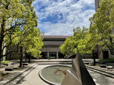 研究室では女性事務スタッフが活躍中。
和気あいあいとした雰囲気の環境に仲間入りしませんか?