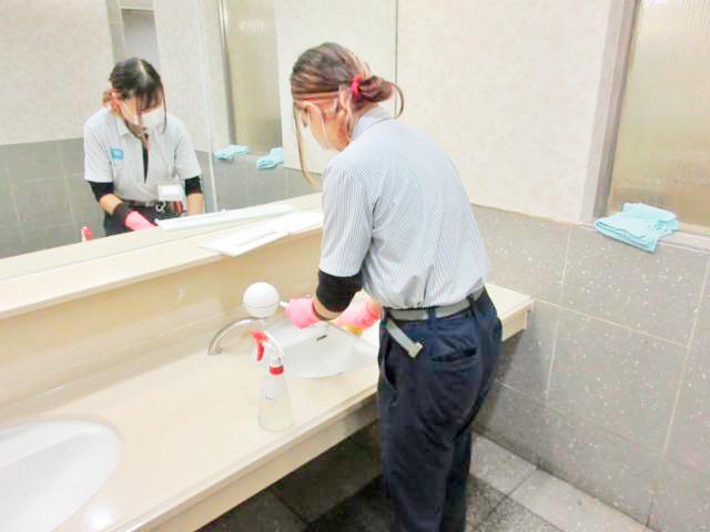 茨木市駅高架下【商業施設の清掃】未経験歓迎・丁寧な研修があります／駅チカ☆商業施設清掃スタッフ